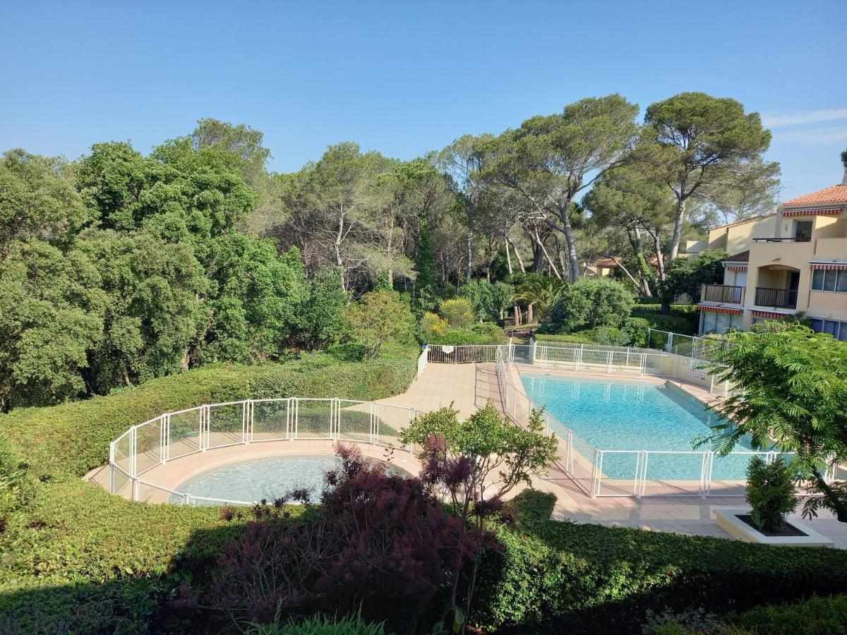 Les Hauts Du Golf Rez De Jardin Piscine Tennis Saint-Raphaël 外观 照片